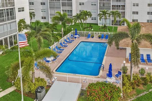 315 SE 11TH TER 203