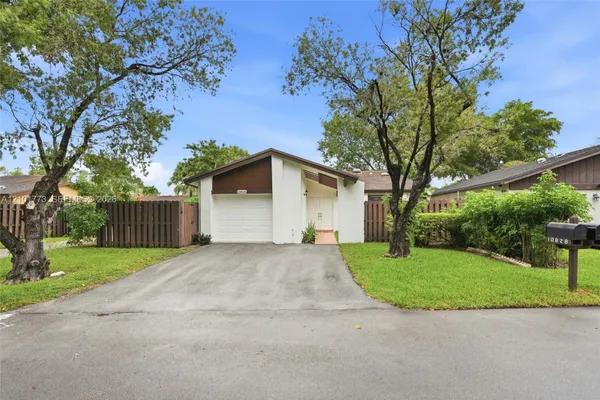 10828 SW 132ND CIR CT
