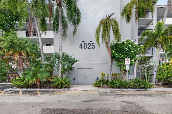 4025 N NOB HILL RD 107