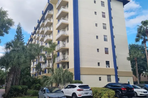 4550 NW 9TH ST 303E
