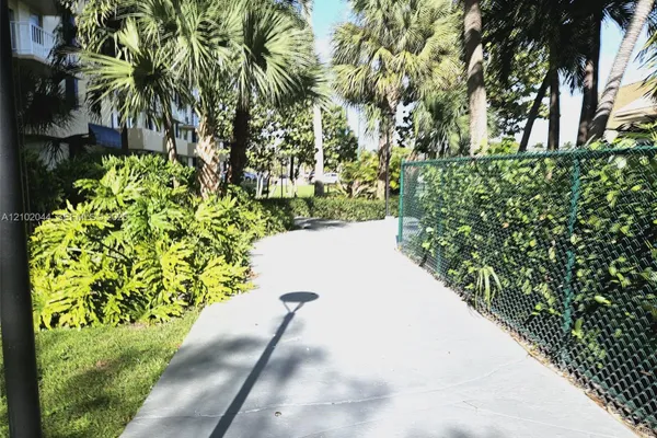 4550 NW 9TH ST 303E