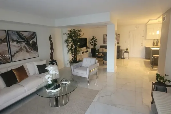 9371 FONTAINEBLEAU BLVD I108