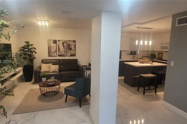 9371 FONTAINEBLEAU BLVD I108