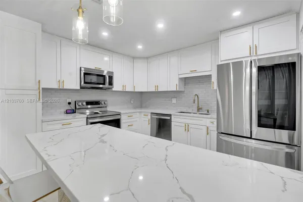 2131 NOVA VILLAGE DR