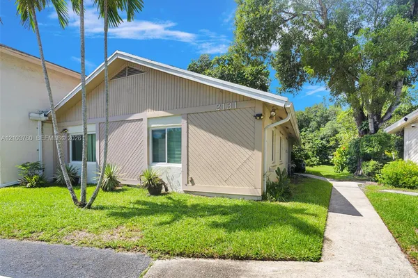2131 NOVA VILLAGE DR
