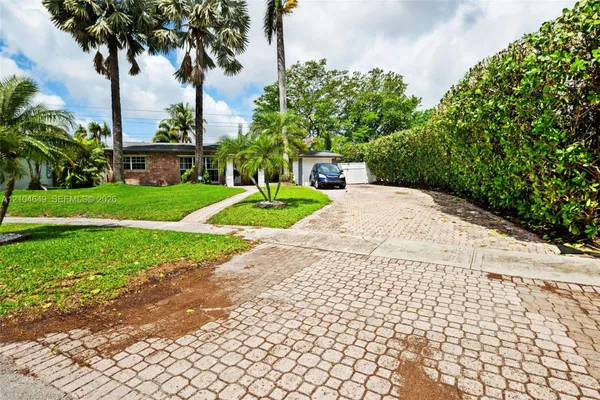 911 SW 51ST AVE