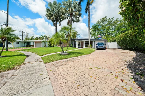 911 SW 51ST AVE