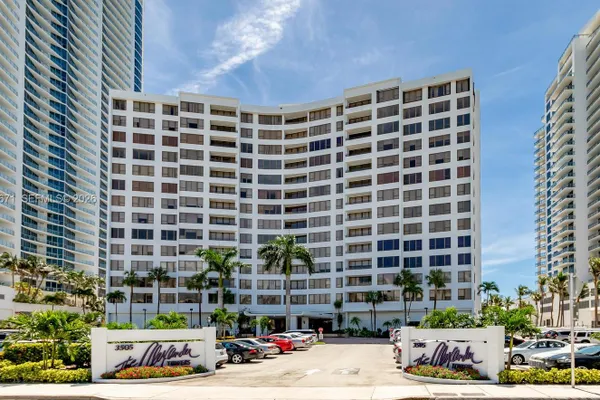 3505 S OCEAN DR 305
