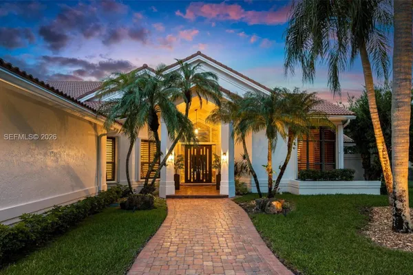 355 COCONUT CIR