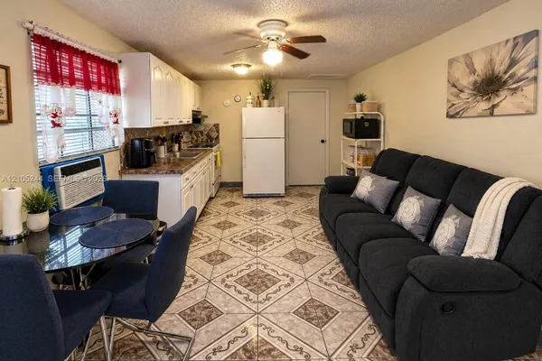 3087 NW 44TH ST