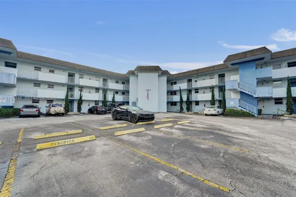 1400 TALLWOOD AVE 207