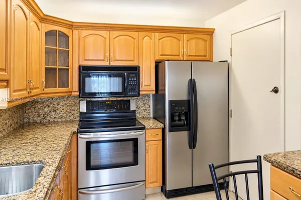 4675 W 18TH CT 902