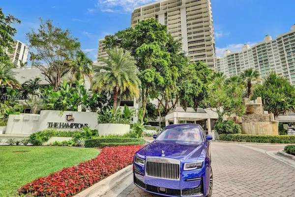 20281 E COUNTRY CLUB DR 2409