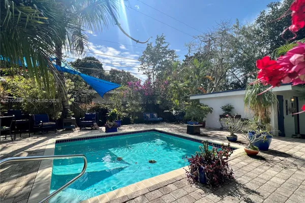 590 NW 40TH CT 3