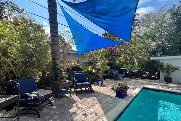 590 NW 40TH CT 3