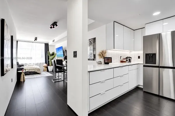 1460 OCEAN DR 308