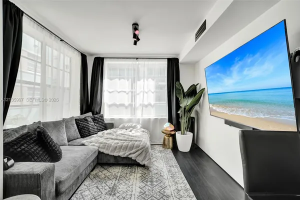 1460 OCEAN DR 308