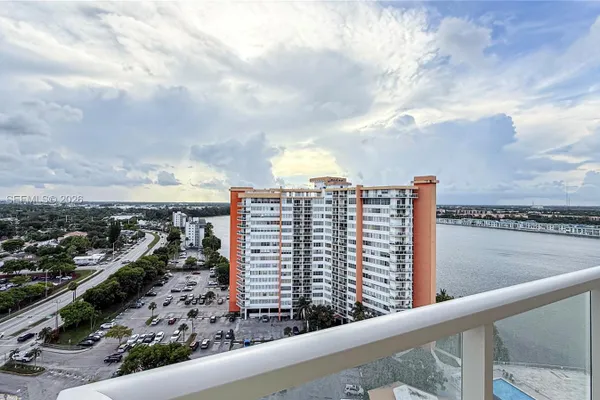 1351 NE MIAMI GARDENS DR 1701E