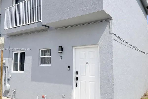 6570 SW 12TH ST 7-6570