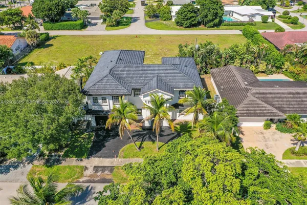 2319 NE 35TH DR