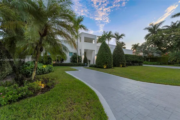 2632 NE 35TH DR