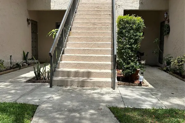 3694 NW 95TH TER 8M