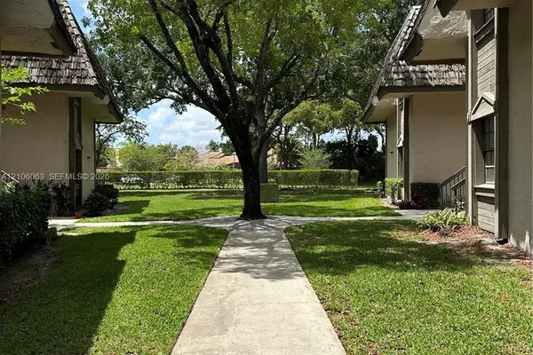 3694 NW 95TH TER 8M