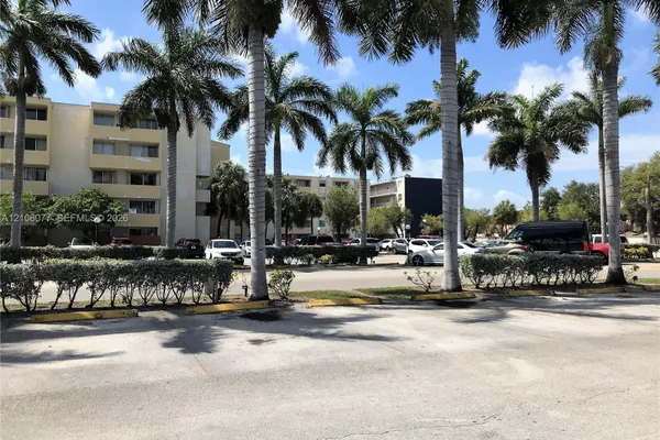 10000 NW 80 CT 2543