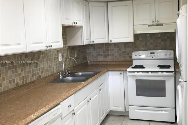 10000 NW 80 CT 2543