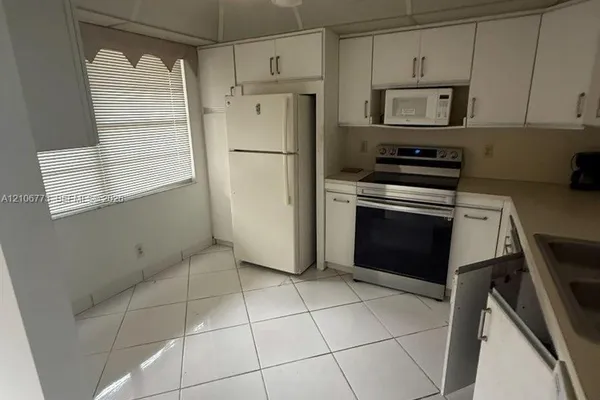 2305 LUCAYA LN G1