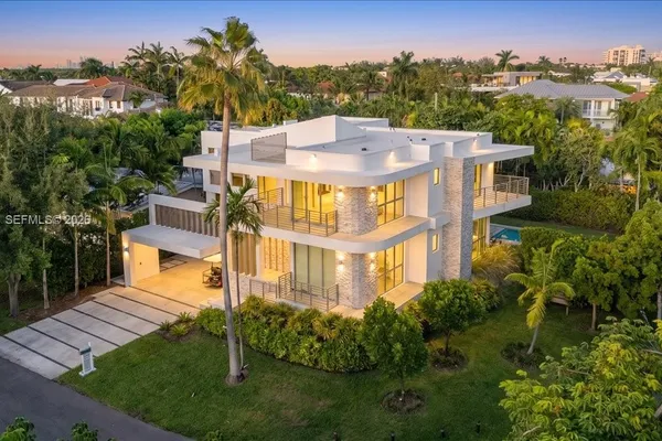 315 CYPRESS DR