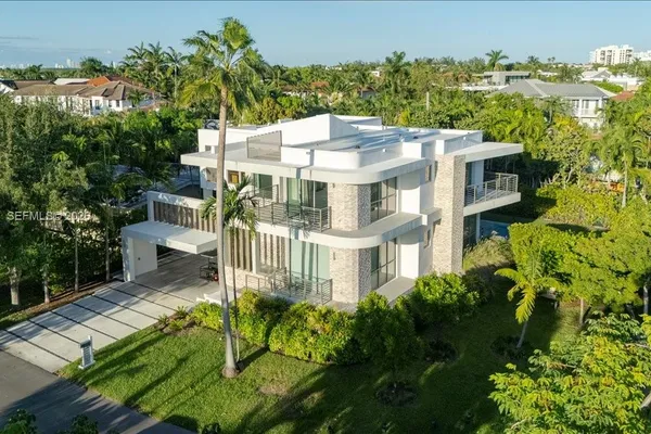 315 CYPRESS DR
