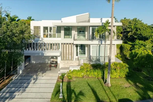 315 CYPRESS DR