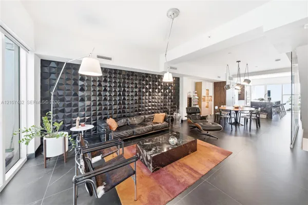 455 NE 39TH ST 110
