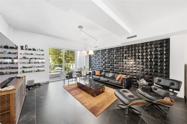 455 NE 39TH ST 110