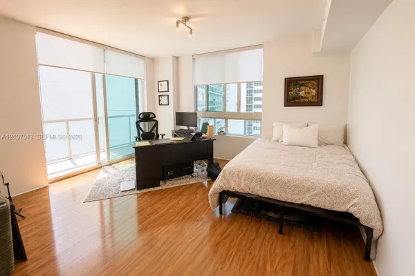 1900 N BAYSHORE DR 3005