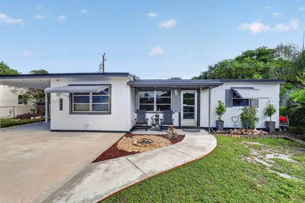 2864 NE 12TH TER