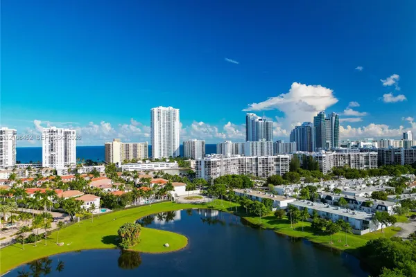 1000 PARKVIEW DR 809