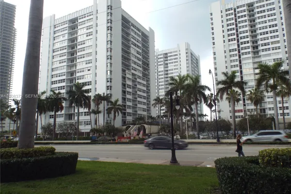 1880 S OCEAN DR 401