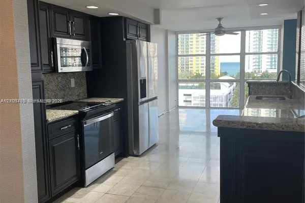 1000 PARKVIEW DR 920