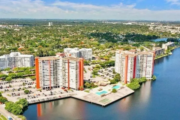 1351 NE MIAMI GARDENS DR 1624E