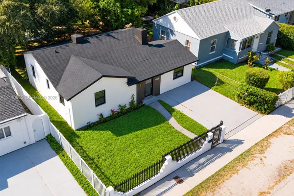 854 NW 76TH ST