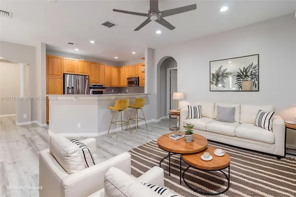 1611 PASSION VINE CIR 12-2