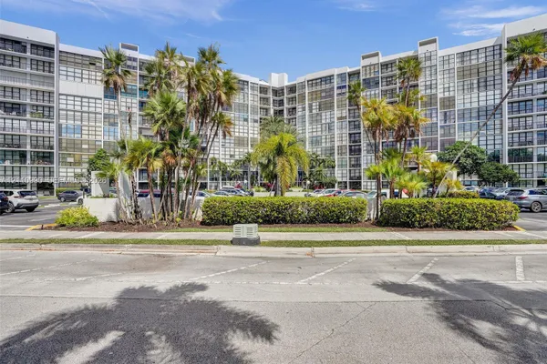 800 PARKVIEW DR 131