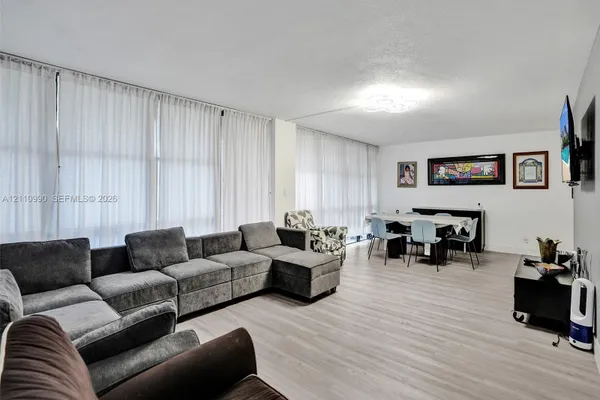 800 PARKVIEW DR 131