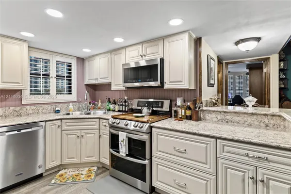 1500 S OCEAN DR 2G
