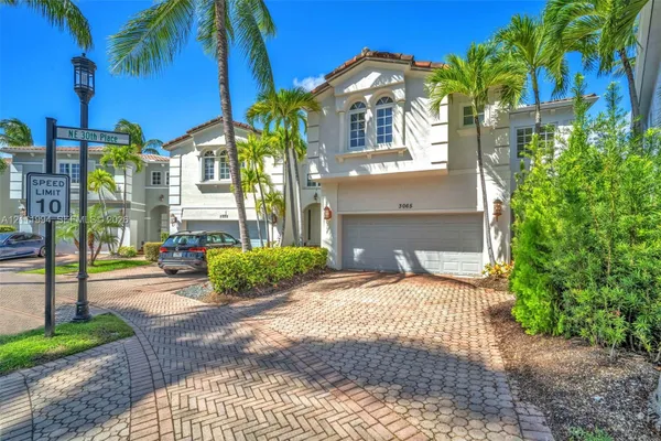 3065 NE 208TH TER