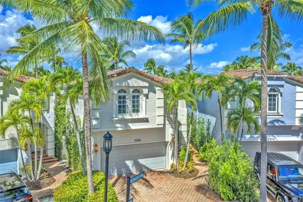 3065 NE 208TH TER
