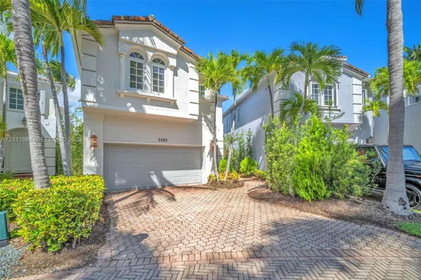 3065 NE 208TH TER