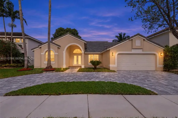 816 CRESTVIEW CIR